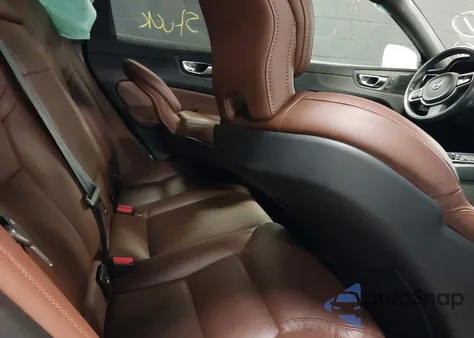 2021 Volvo Xc60 T5 Inscription из США, поврежденный, VIN YV4102RL5M1851074